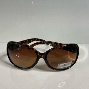 Elegant Tortoise Shell Sunglasses